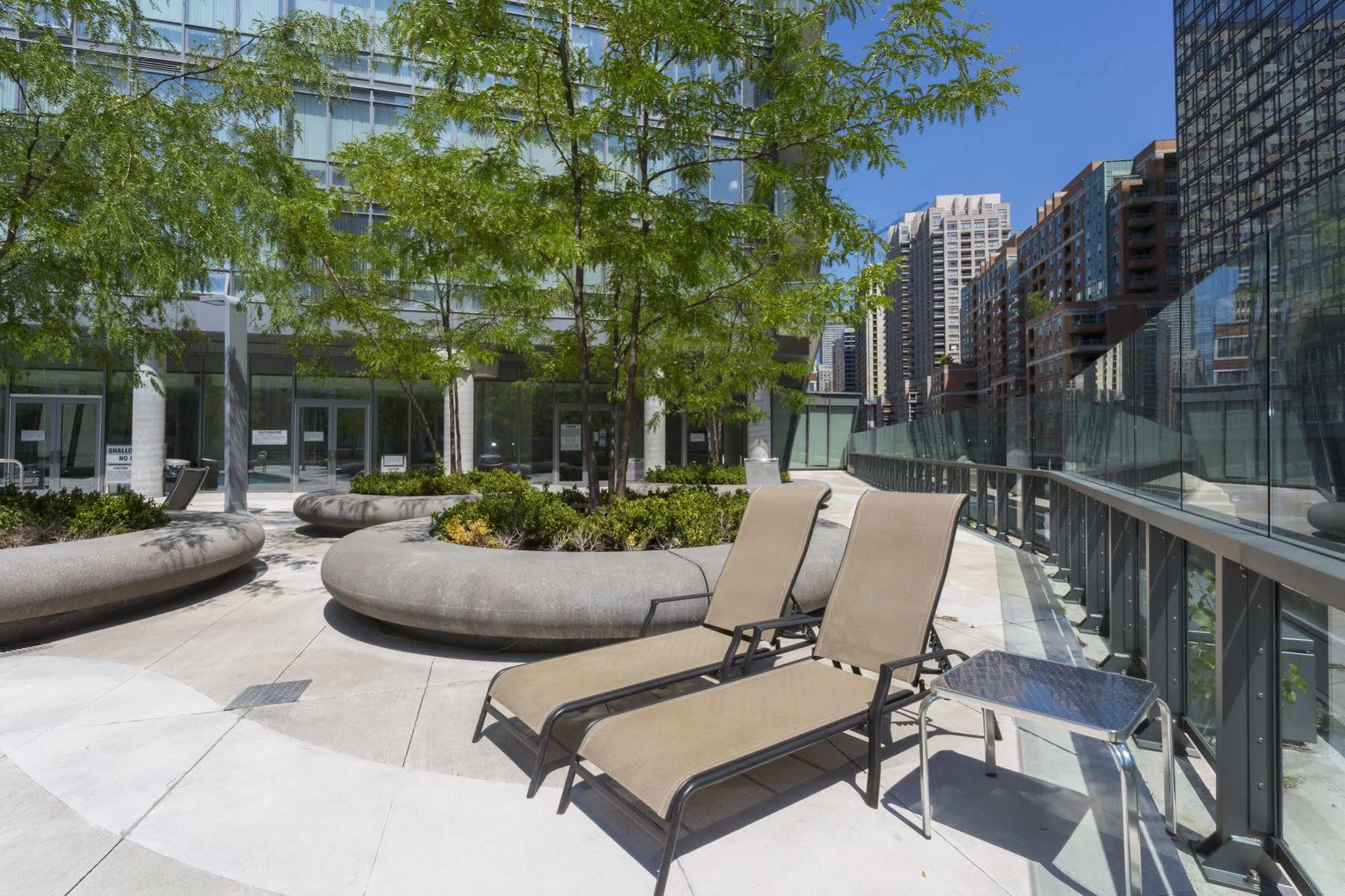 Apartment Luxury On Bay St. Toronto